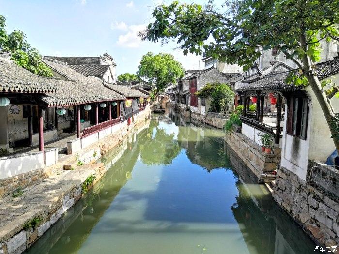 荒诞,批判,重口味,它讽刺了当下法国社会
